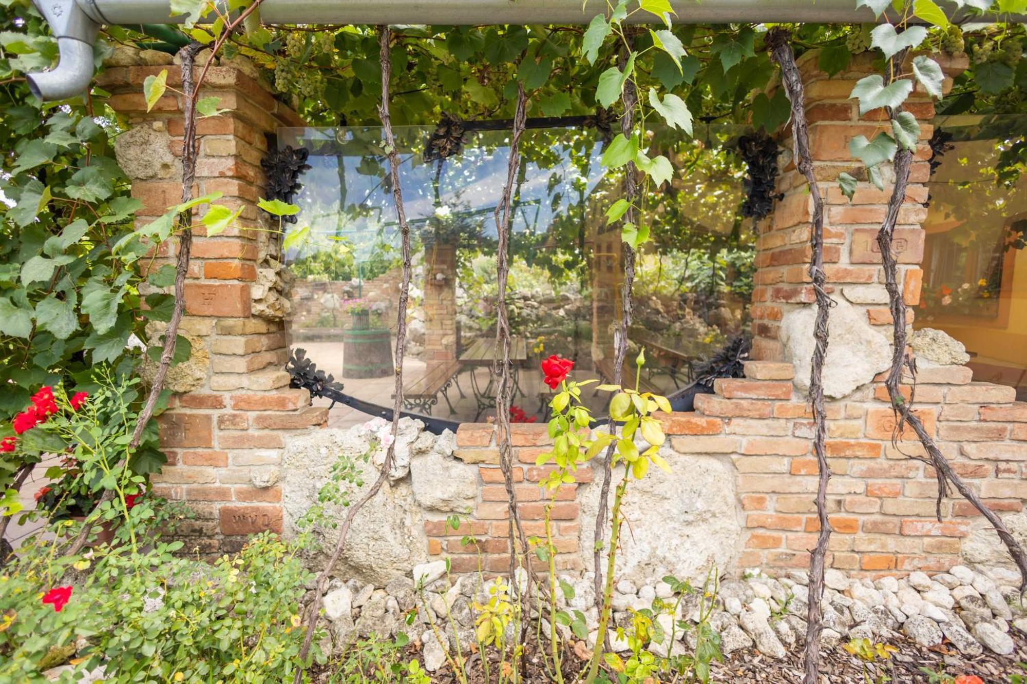 Penzion Moravska Oaza Valtice Exterior foto