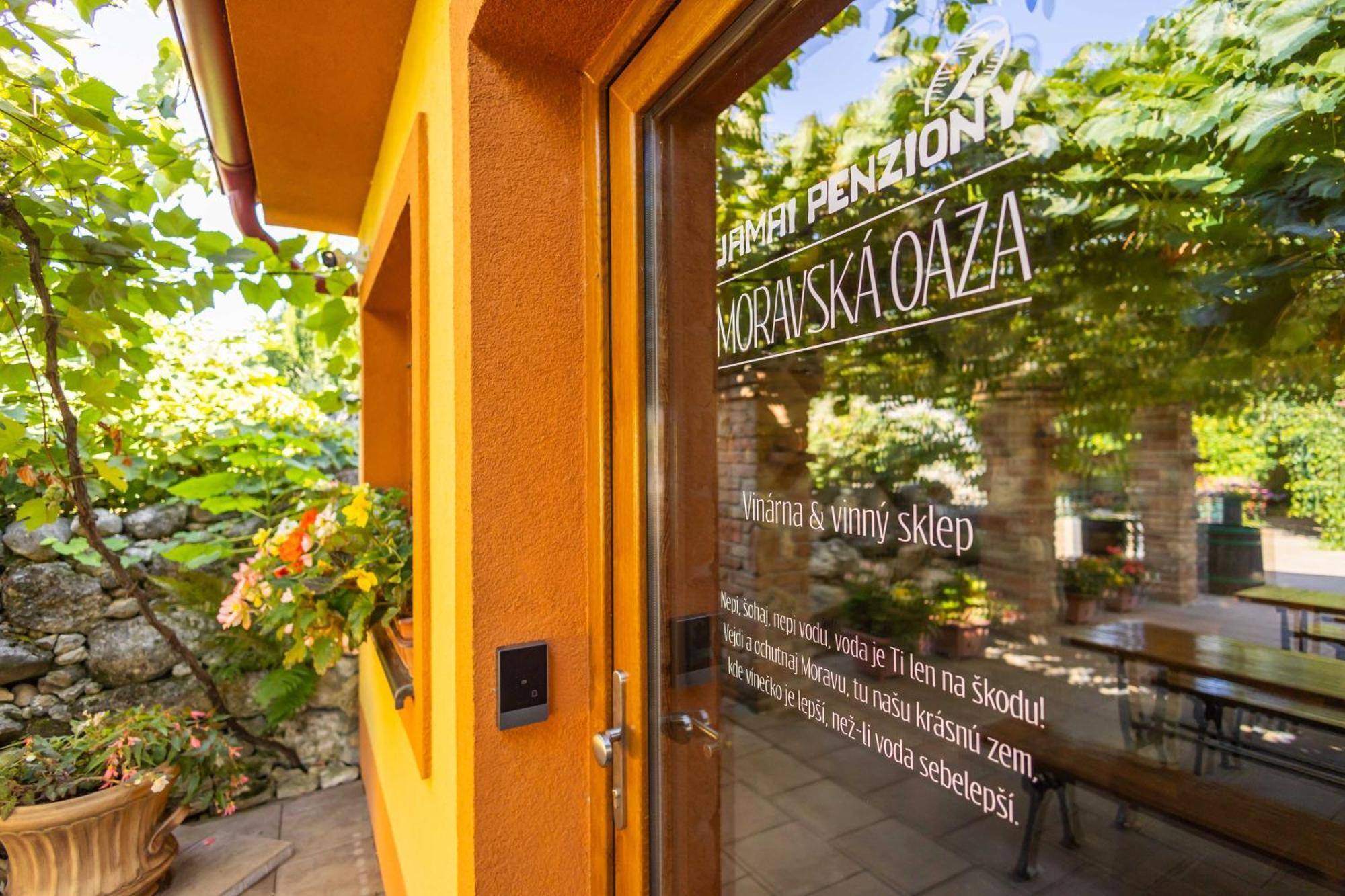 Penzion Moravska Oaza Valtice Exterior foto